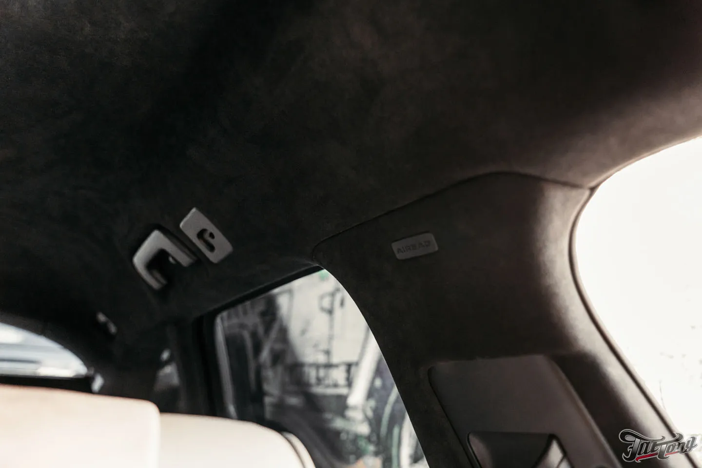 Комплексная шумоизоляция и перетяжка потолка в алькантару для Audi A6 Allroad